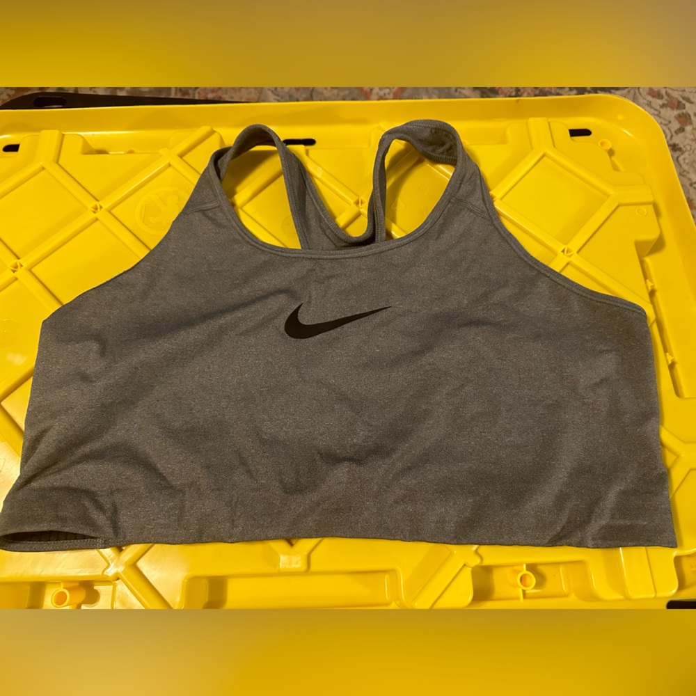 NWOT Nike sports bra